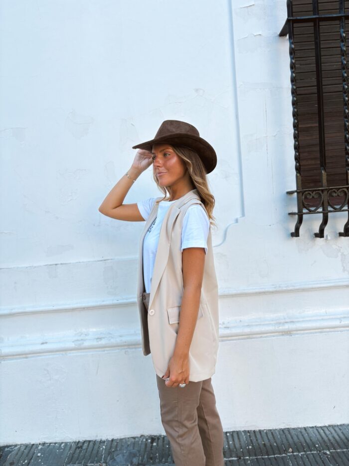 CHALECO CATY LARGO ENTALLADO