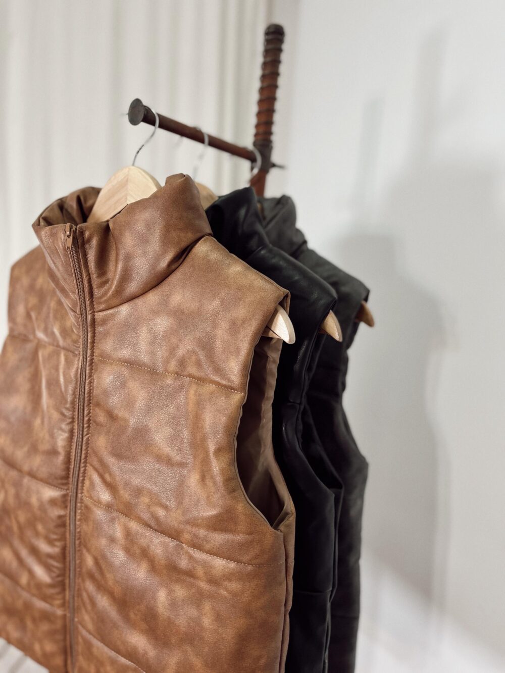 CHALECO PUFFER JASMIN ENGOMADO - Imagen 8