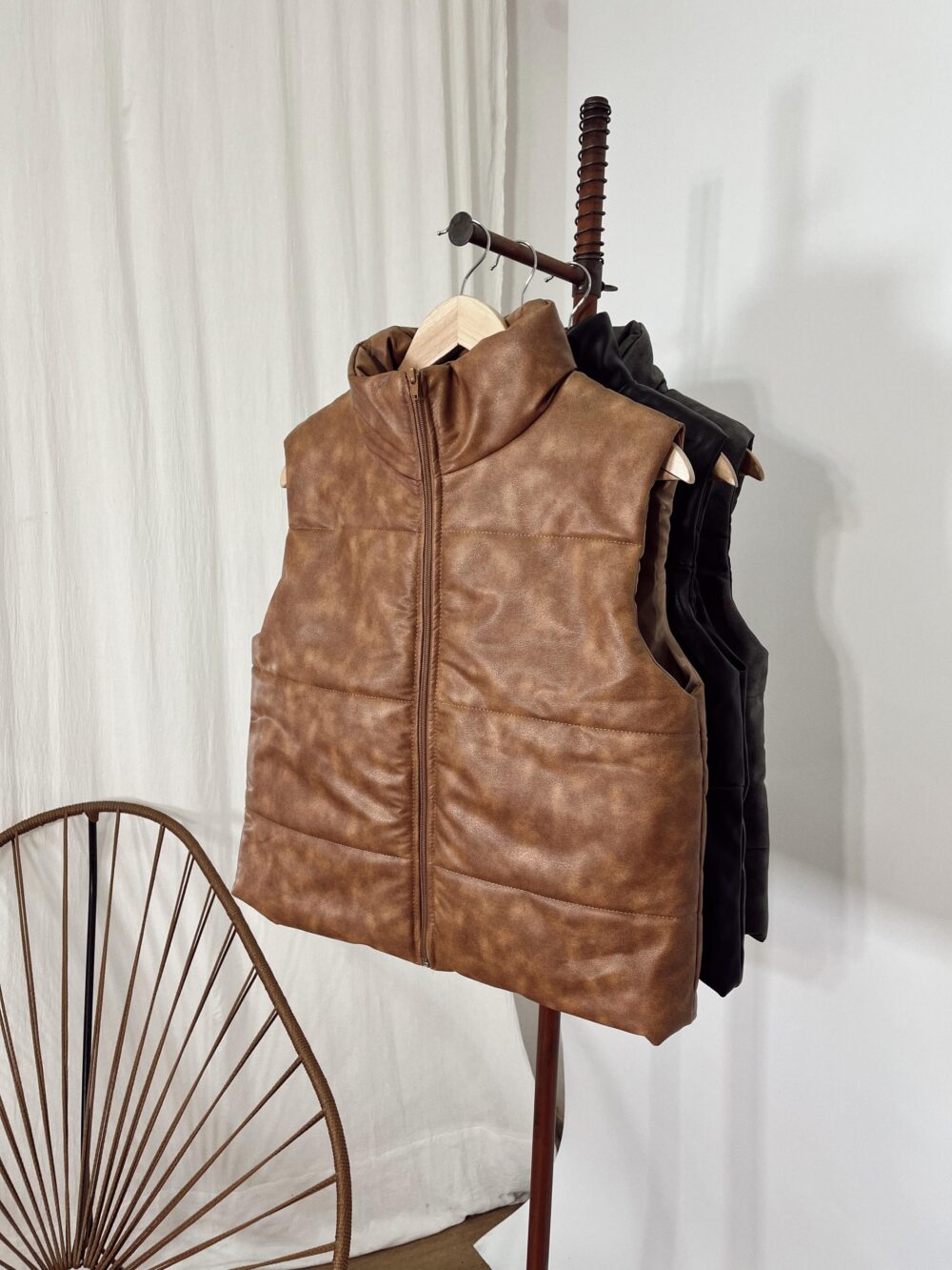 CHALECO PUFFER JASMIN ENGOMADO - Imagen 7