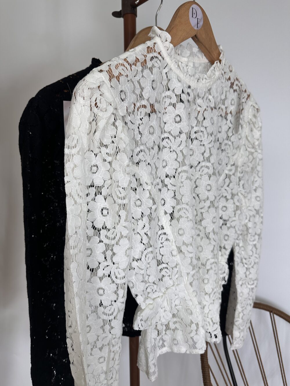 BLUSA ENCAJE VOLADO - Imagen 4