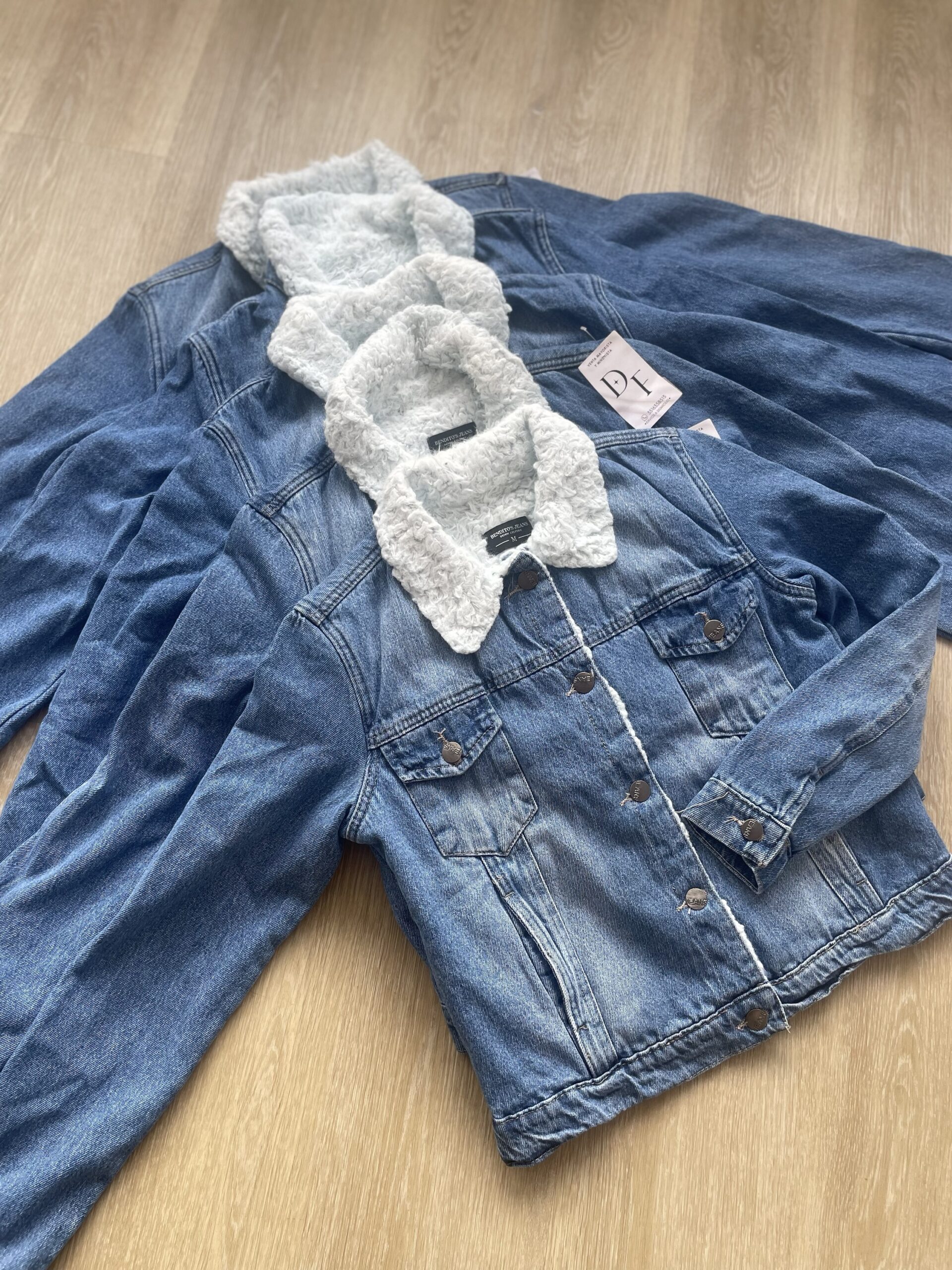 CAMPERA DE JEANS CON CORDERITO - Imagen 3