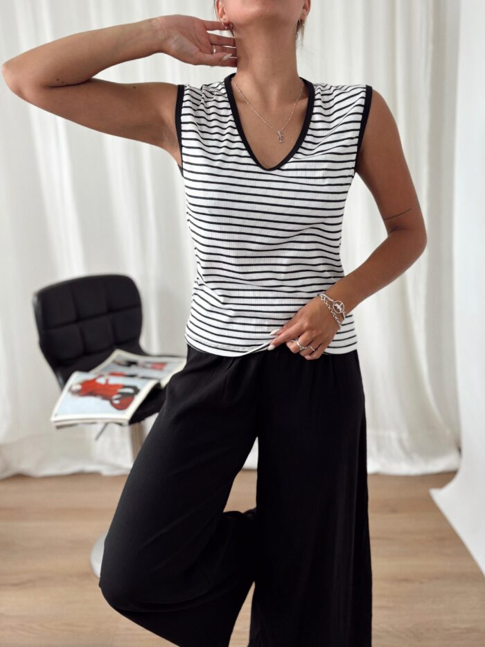 REMERA SIN MANGA DIOSAS ESCOTE V