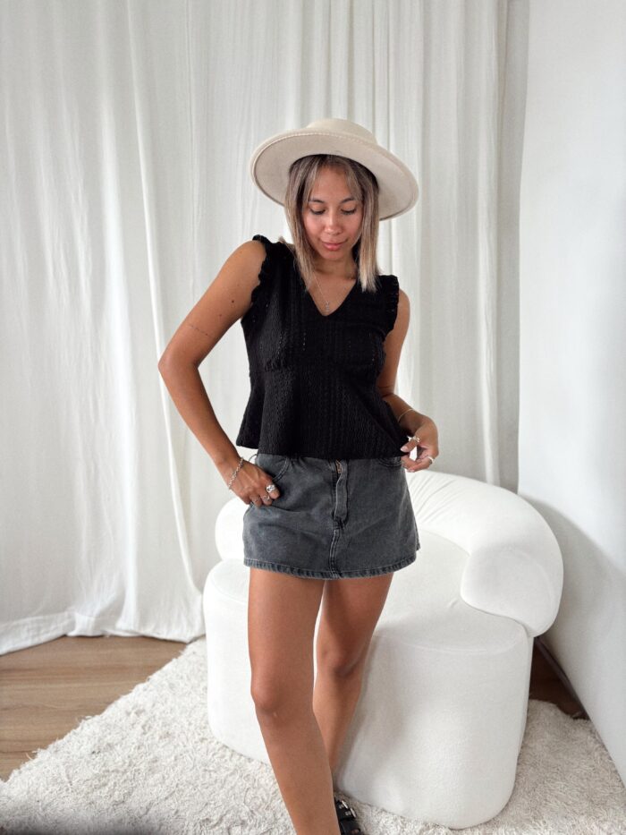 REMERA BRODERIE ESCOTE V