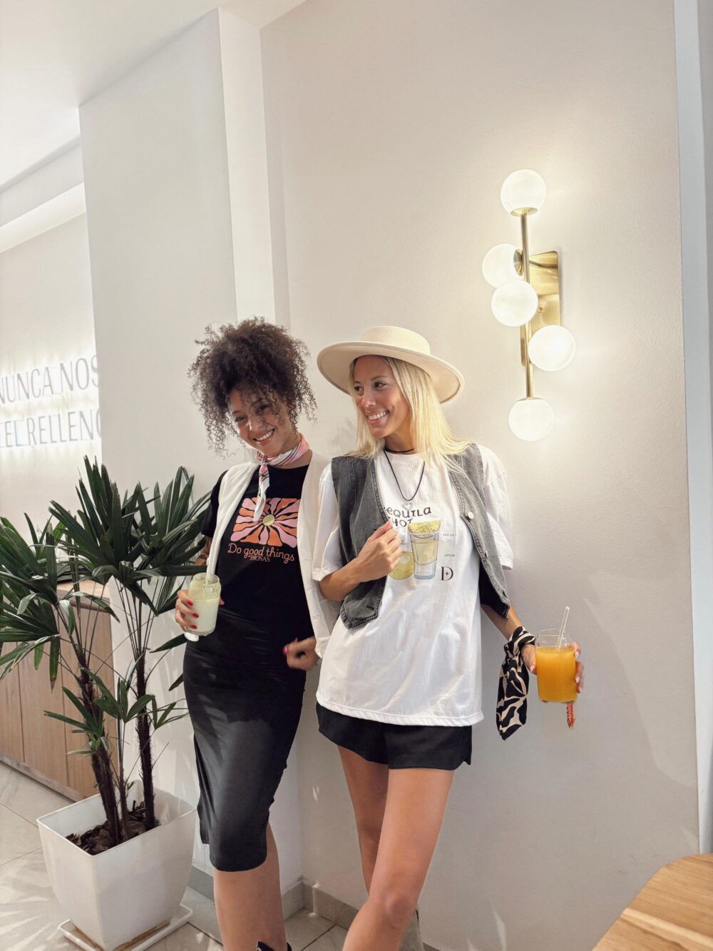 REMERA CLASICA ESTAMPADA OVERSIZE CORTA / By Diosas - Imagen 15