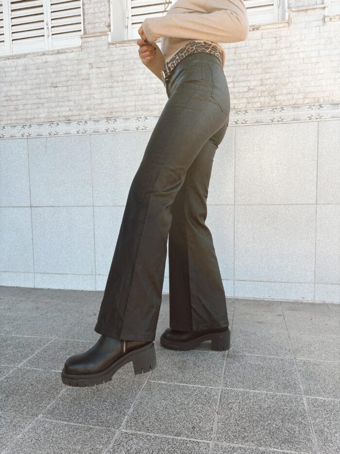 PANTALON ENGOMADO WIDE LEG