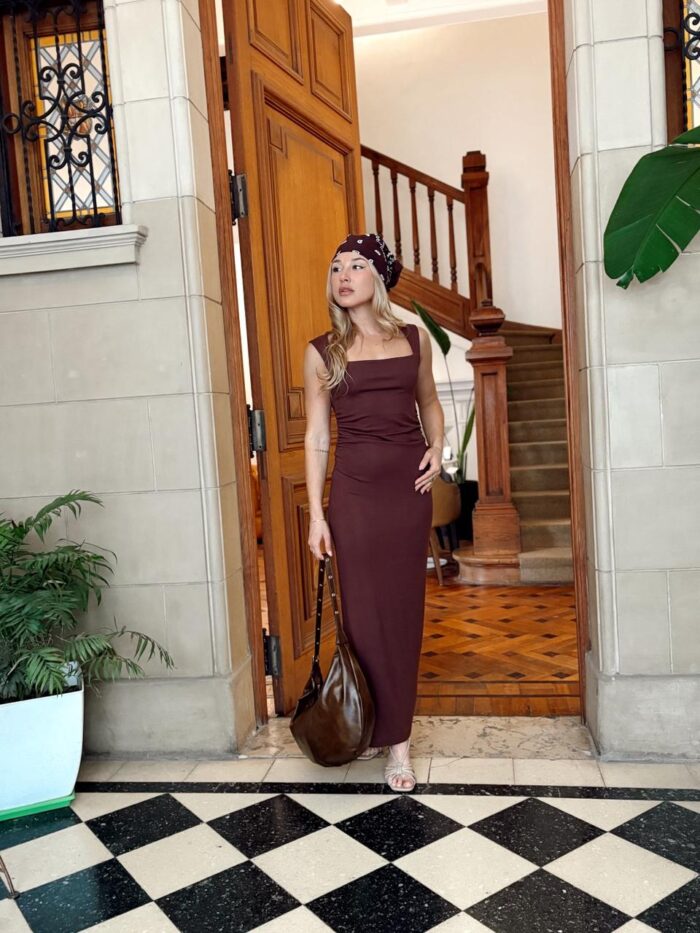 VESTIDO CONEY CUELLO CUADRADO CON TAJO