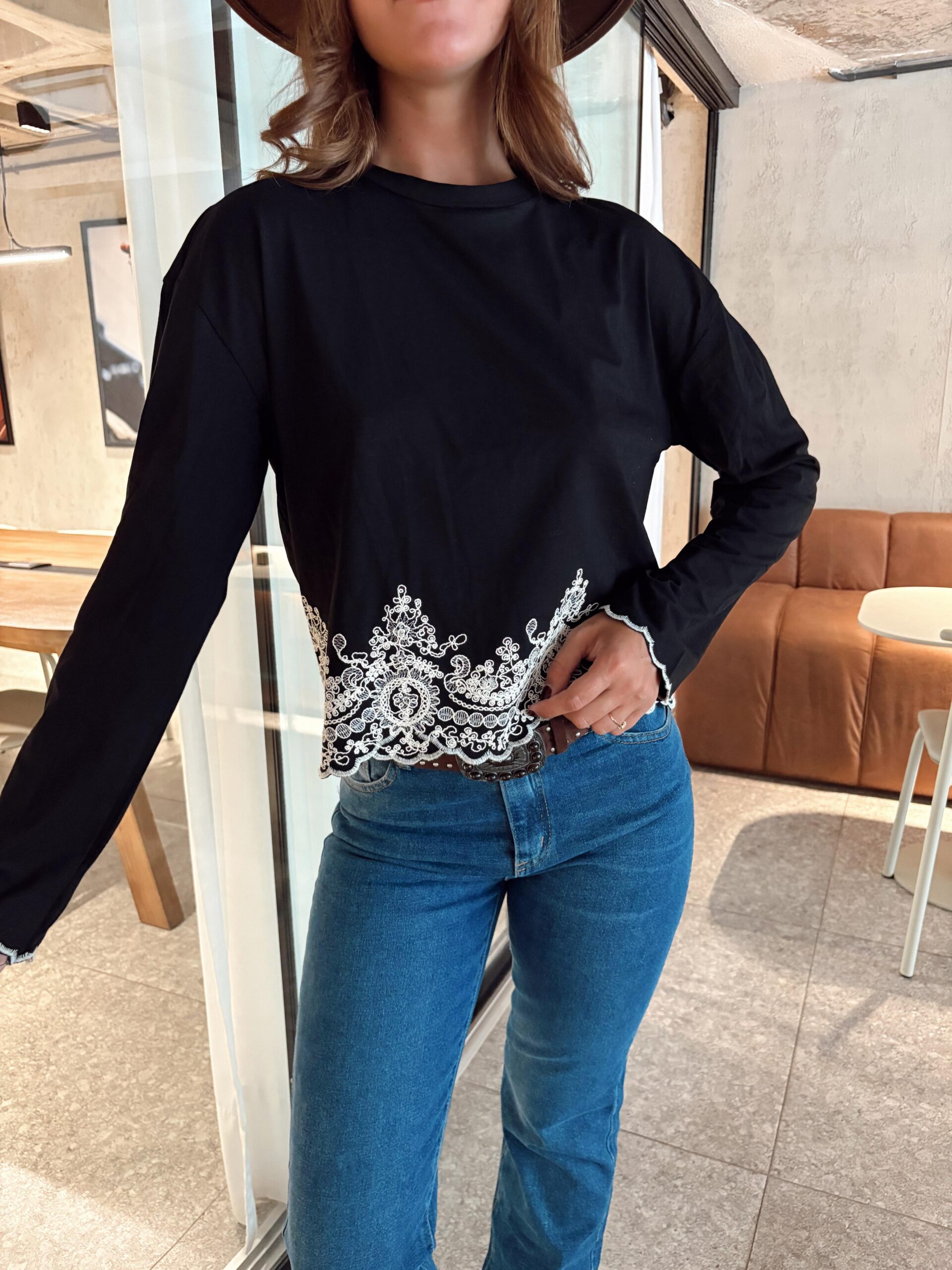 REMERA MORON BORDADO DELANTERO INFERIOR - Imagen 4