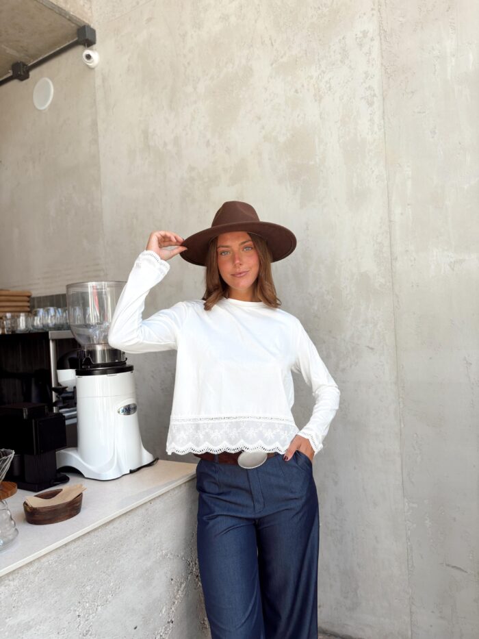 REMERA CAMPANA PUNTILLA ANCHA Y PUÑO