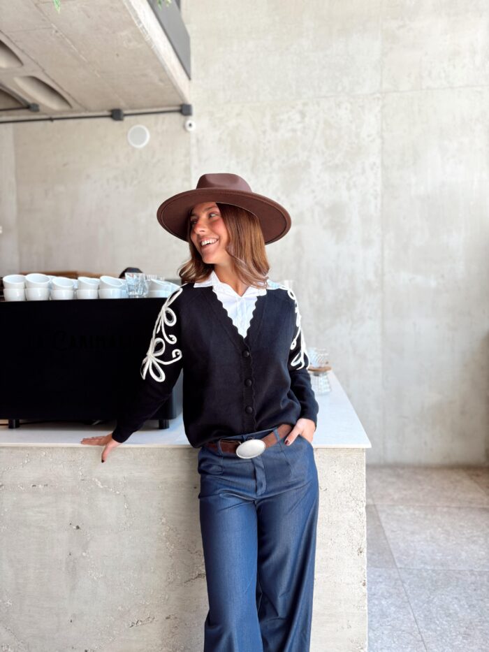 SWEATER IMPORTADO COPENHAGUE V BORDADO