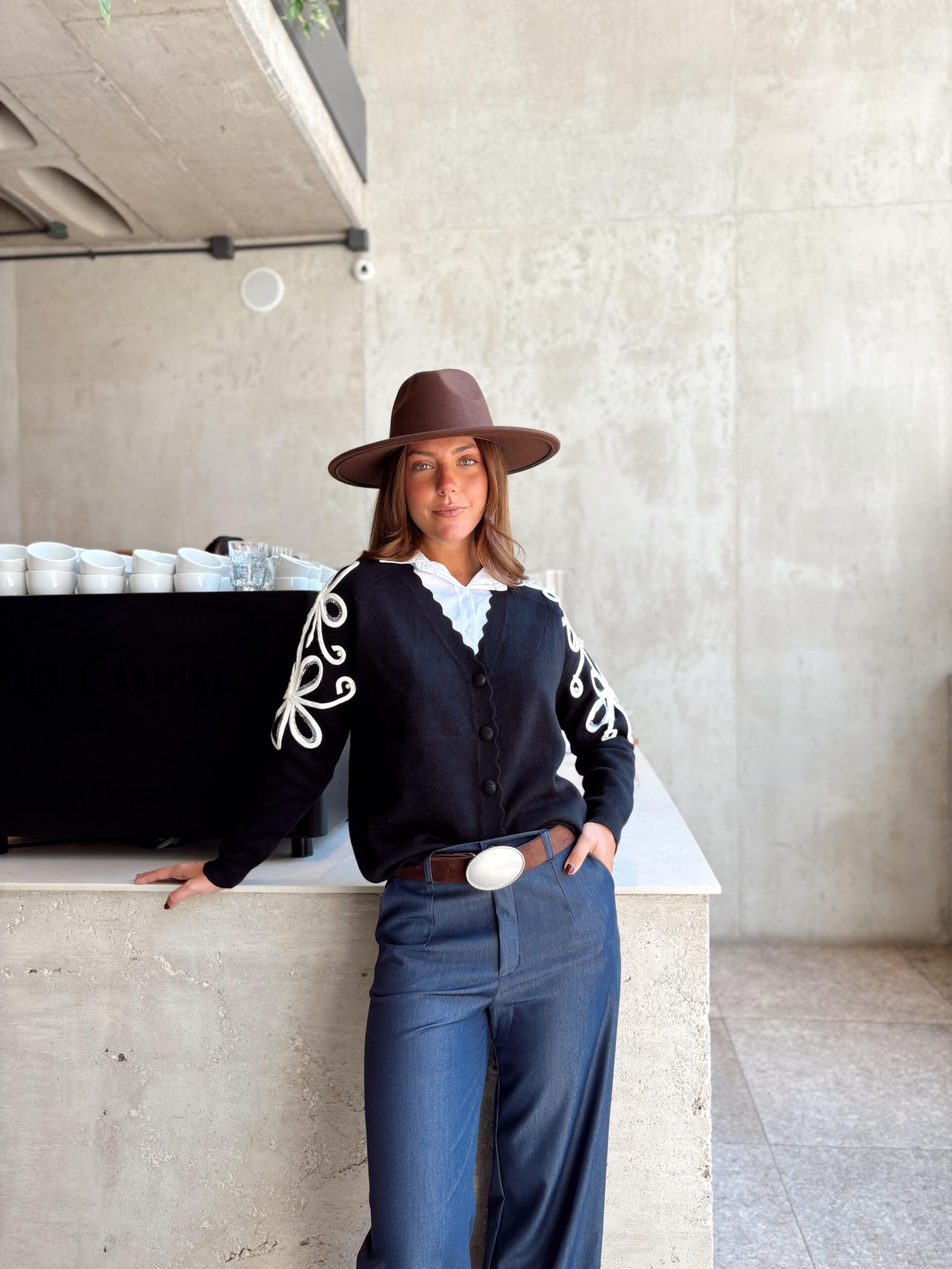 SWEATER IMPORTADO COPENHAGUE V BORDADO - Imagen 3