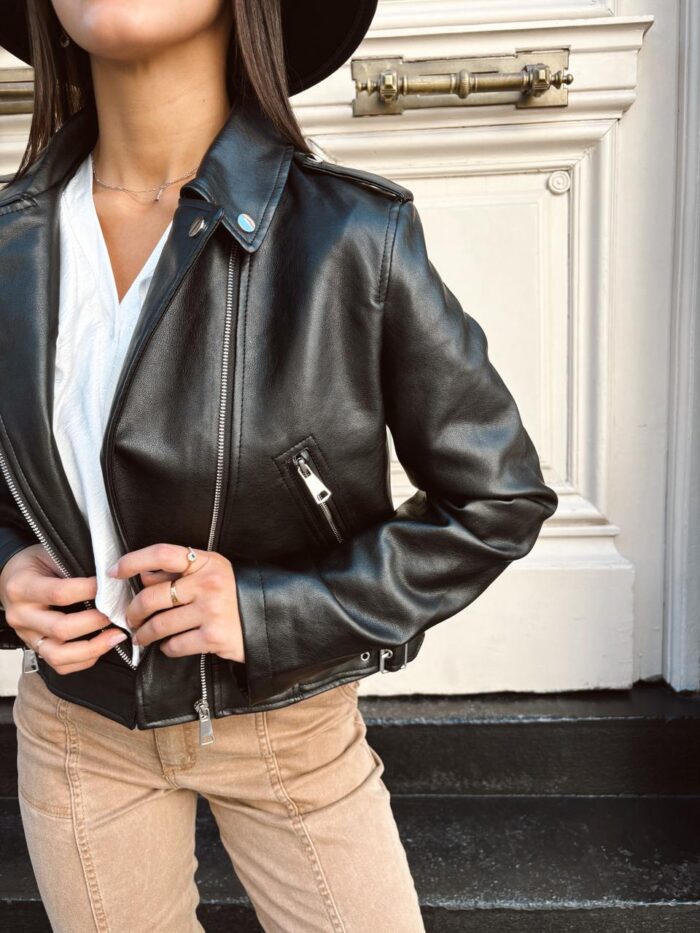 CAMPERA ECO CUERO CIERRES