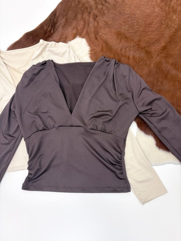 CAMISETA ESCOTE V FRUNCE