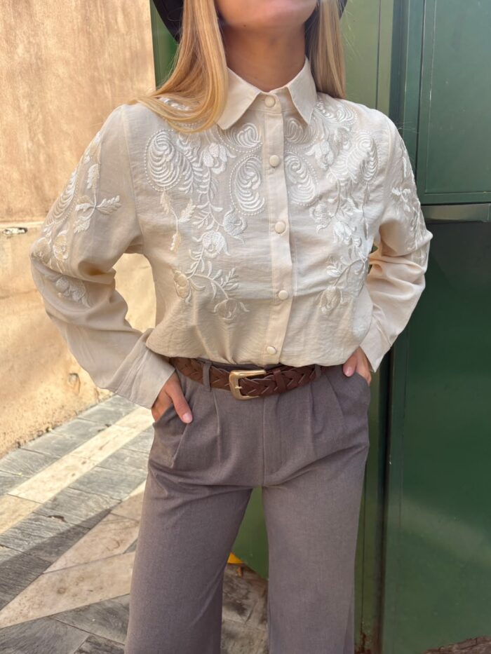 CAMISA FLORES BORDADAS