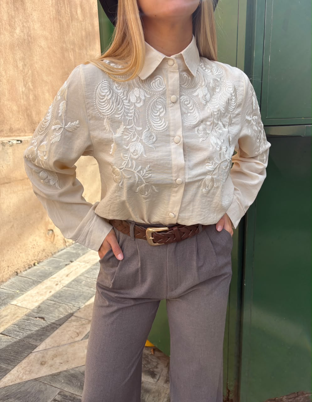 CAMISA FLORES BORDADAS - Imagen 2