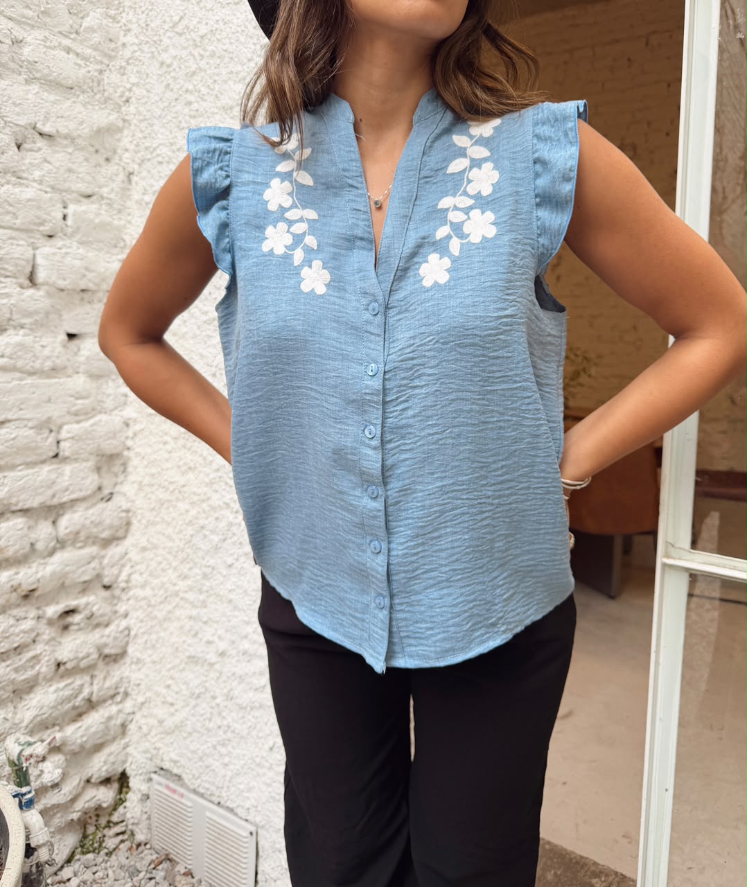 BLUSA TWIL ISADORA CUELLO MAO V BORDADA - Imagen 2