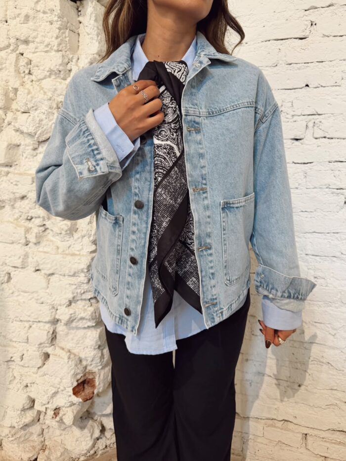 CAMPERA JEANS BOLSILLOS PLAQUE 7611