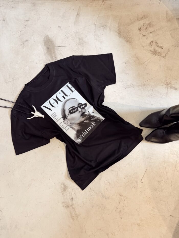 REMERA OVERSIZE ESTAMPADA REVISTA BY DIOSAS