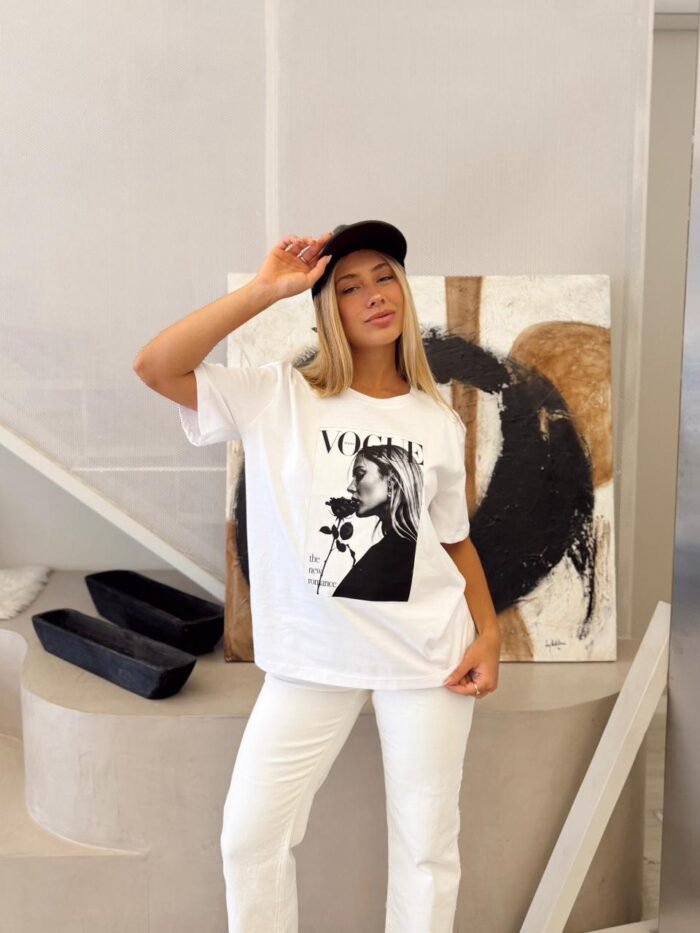 REMERA OVERSIZE ESTAMPADA REVISTA BY DIOSAS