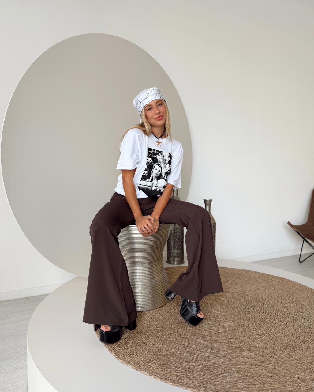 REMERA OVERSIZE ESTAMPADA REVISTA BY DIOSAS - Imagen 3