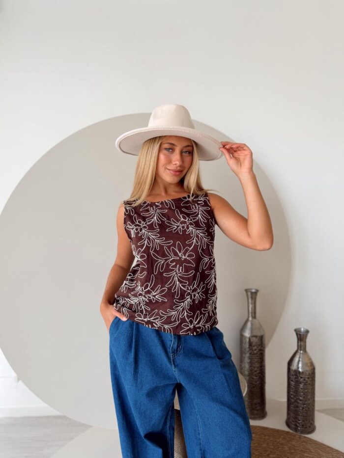 MUSCULOSA LIDIA BORDADA CUELLO REDONDO