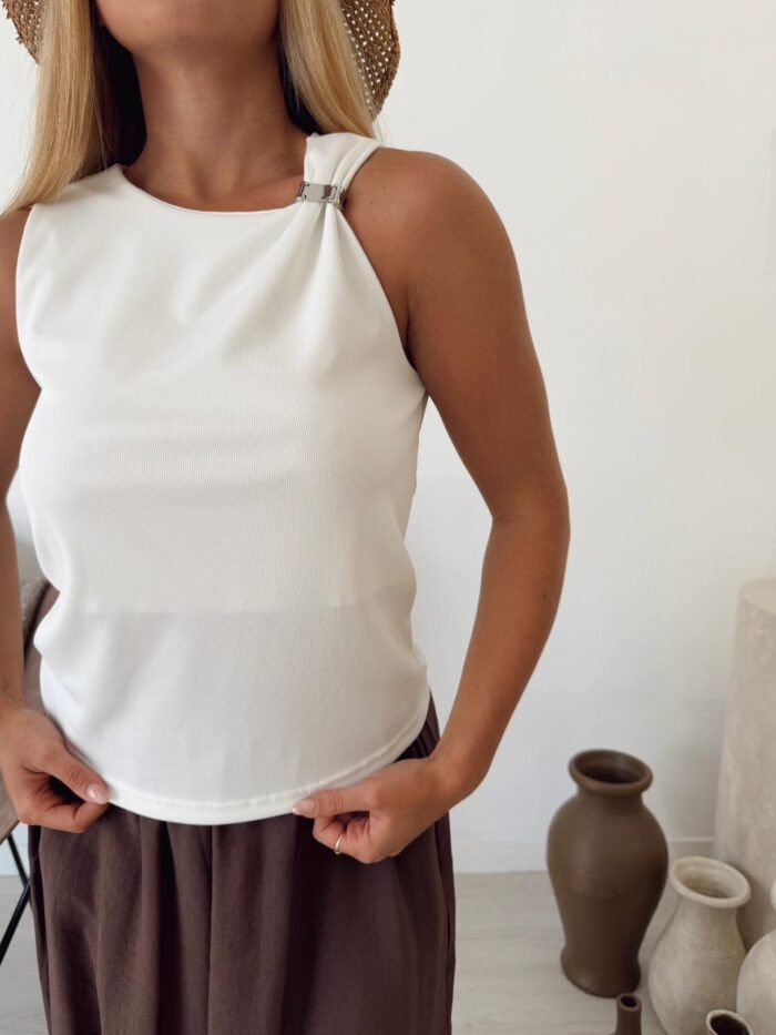 MUSCULOSA NEKA BASICA BROCHE METAL