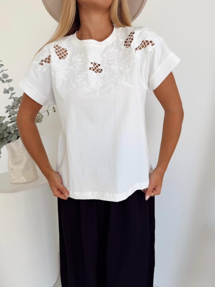REMERA FRIDA MANGA JAPONESA BORDADA CON PUÑO