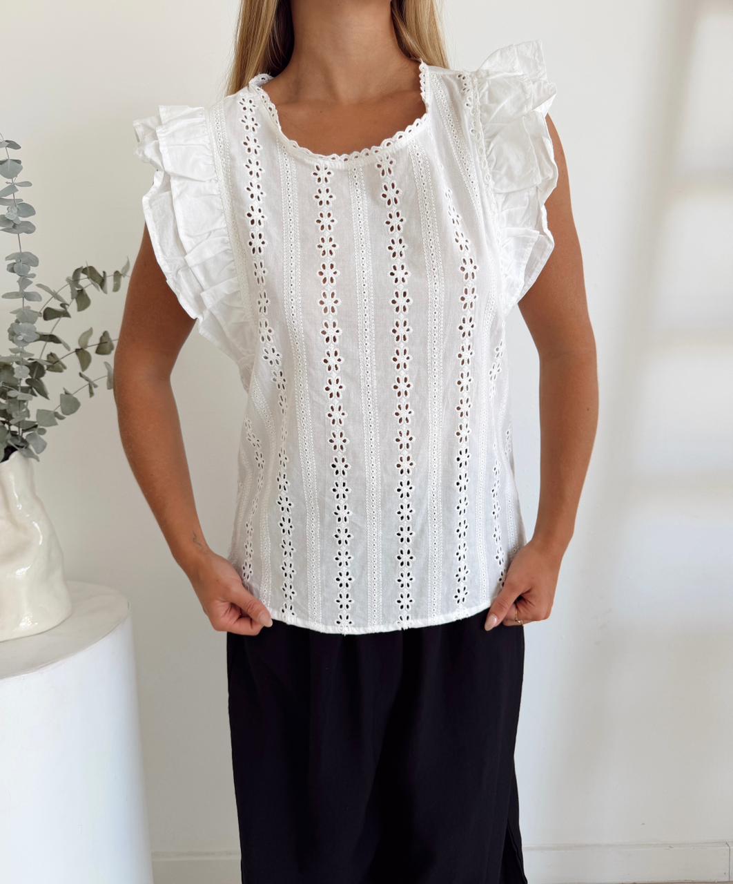 BLUSA MANDI BRODERIE MANGA VOLADO ESPALDA ABIERTA - Imagen 2