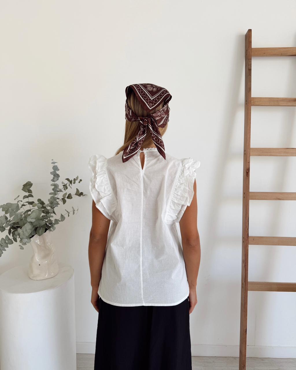 BLUSA MANDI BRODERIE MANGA VOLADO ESPALDA ABIERTA - Imagen 4