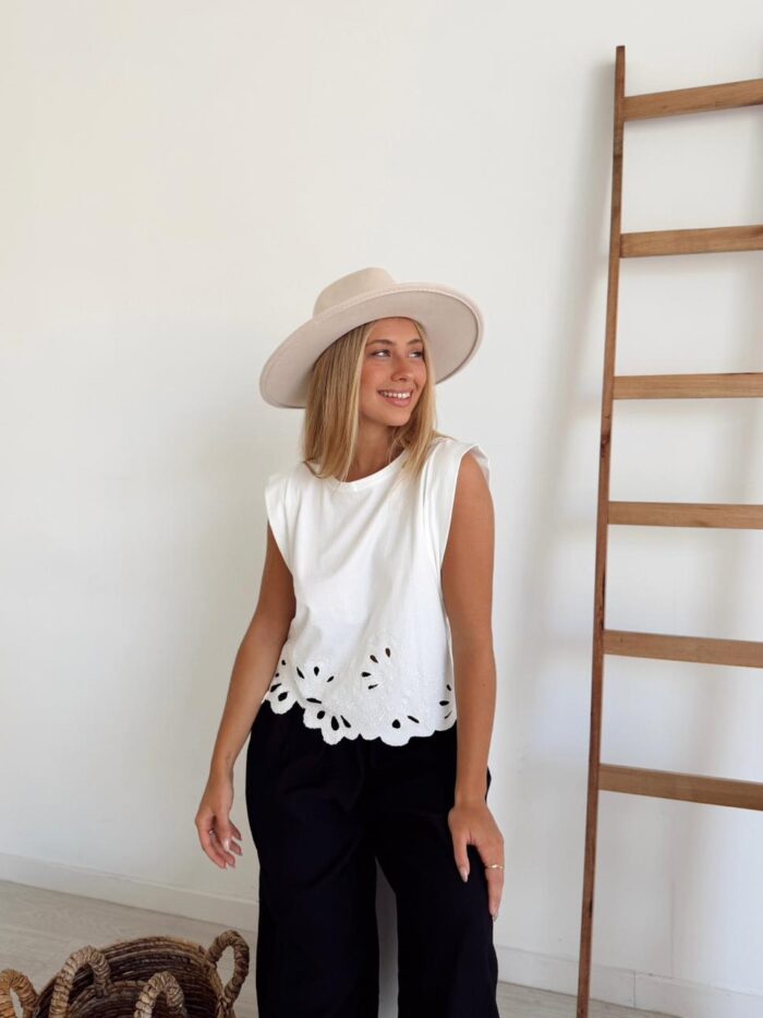 MUSCULOSA IRENE DOBLE SISA BORDADA