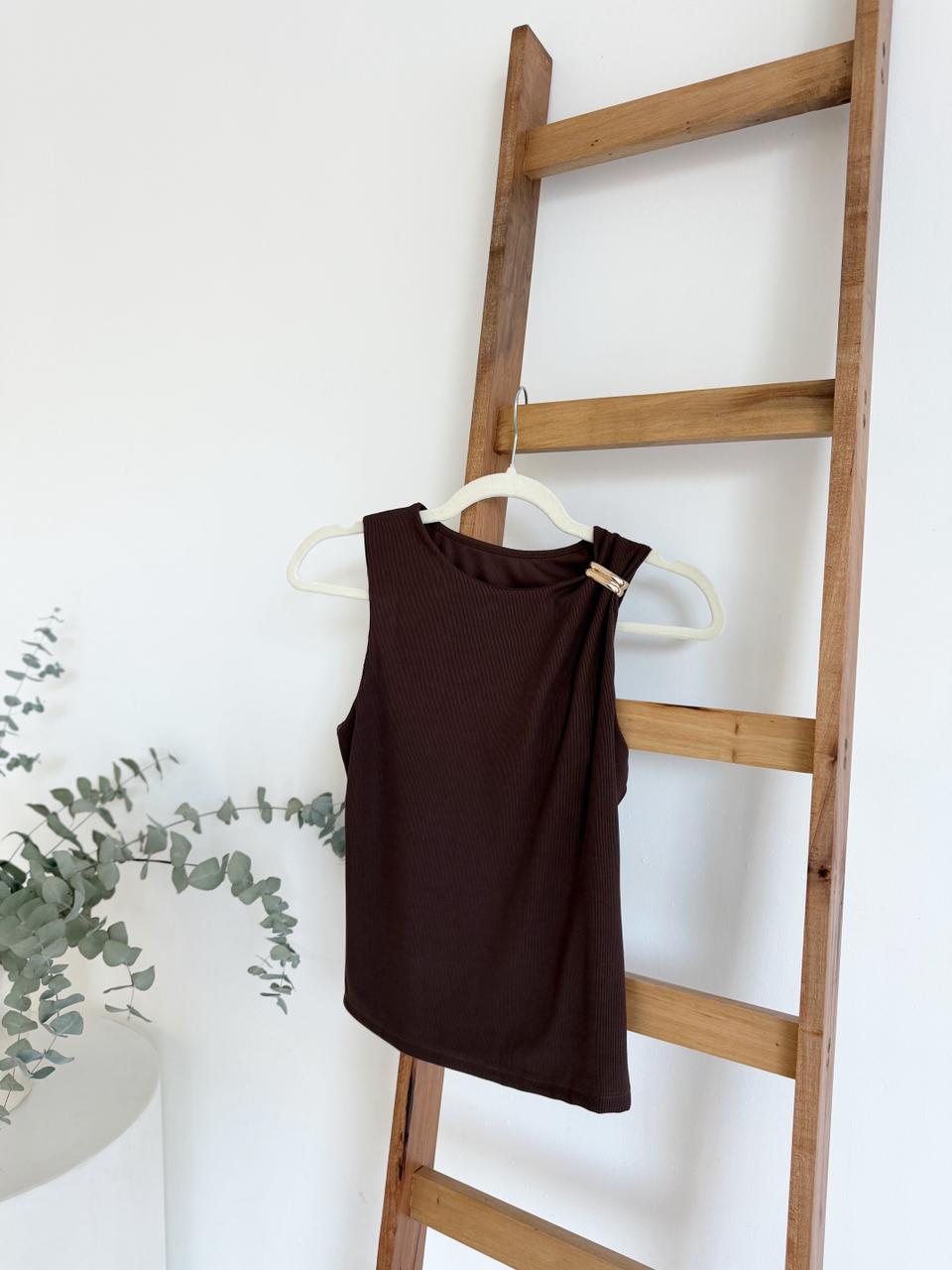 MUSCULOSA NEKA BASICA BROCHE METAL - Imagen 7