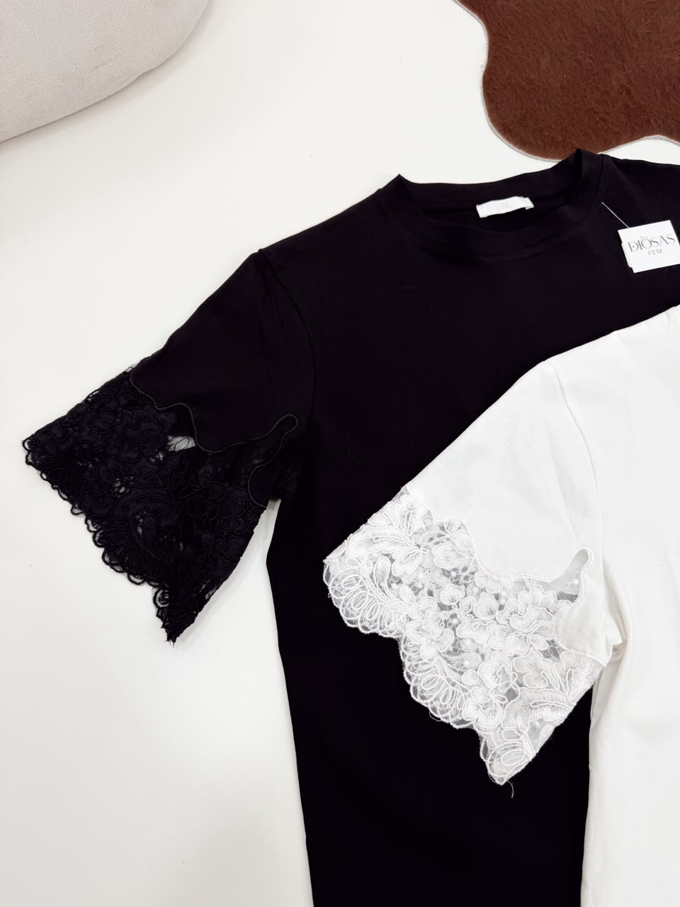 REMERA VIOLETA BASICA MANGA TUL BORDADA - Imagen 5