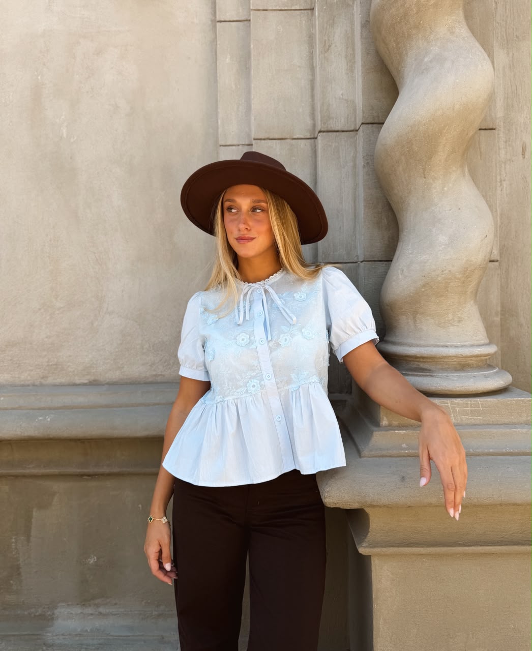 CAMISA FLOR BORDADAS 132