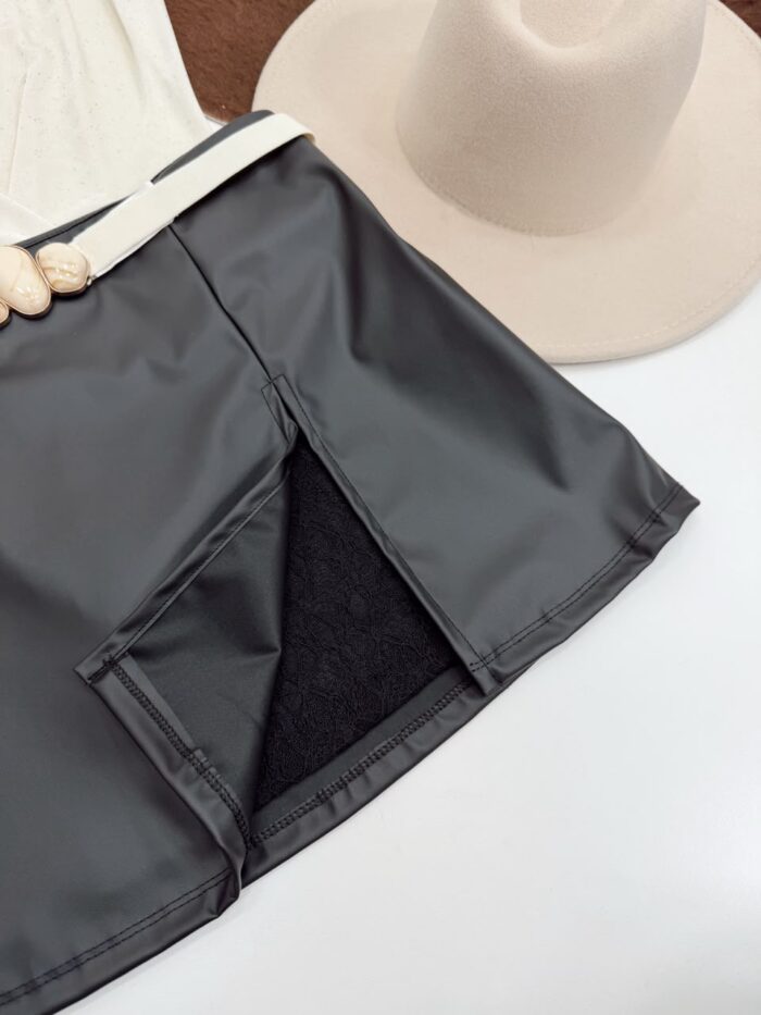 POLLERA CUERINA CON PUNTILLAS