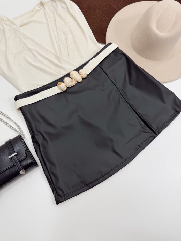 POLLERA CUERINA CON PUNTILLAS