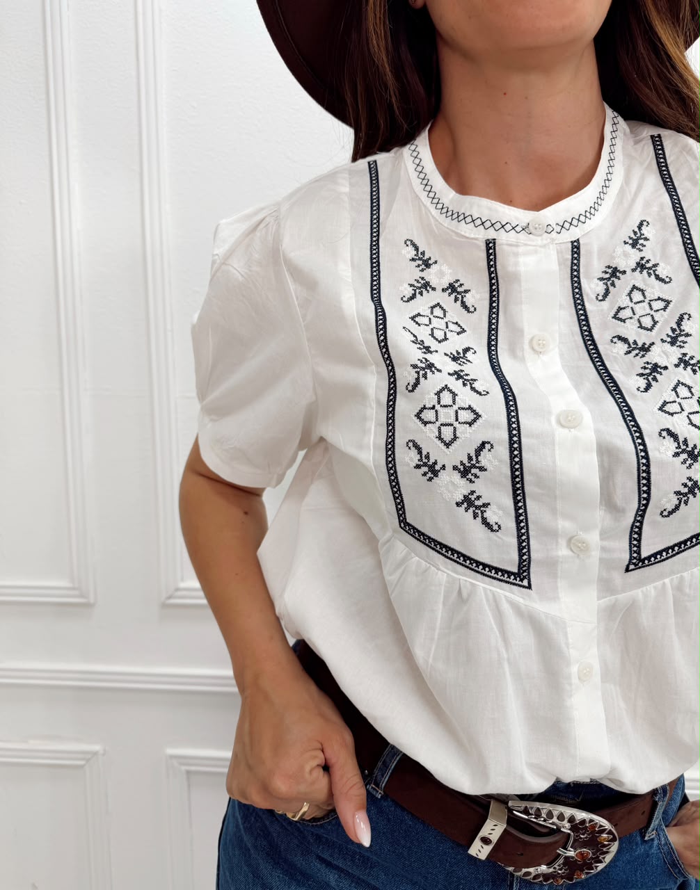CAMISOLA BORDADA EN PECHO - Imagen 3
