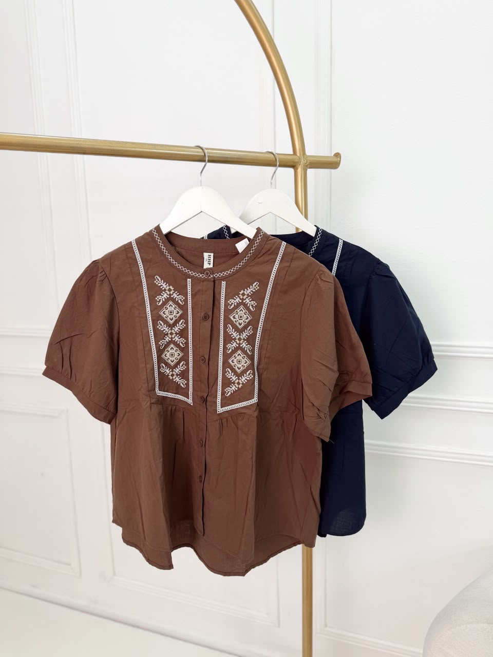 CAMISOLA BORDADA EN PECHO - Imagen 2