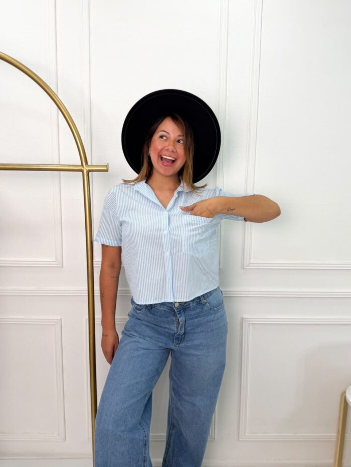 CAMISA RAYADA CON BOLSILLO MANGA CORTA